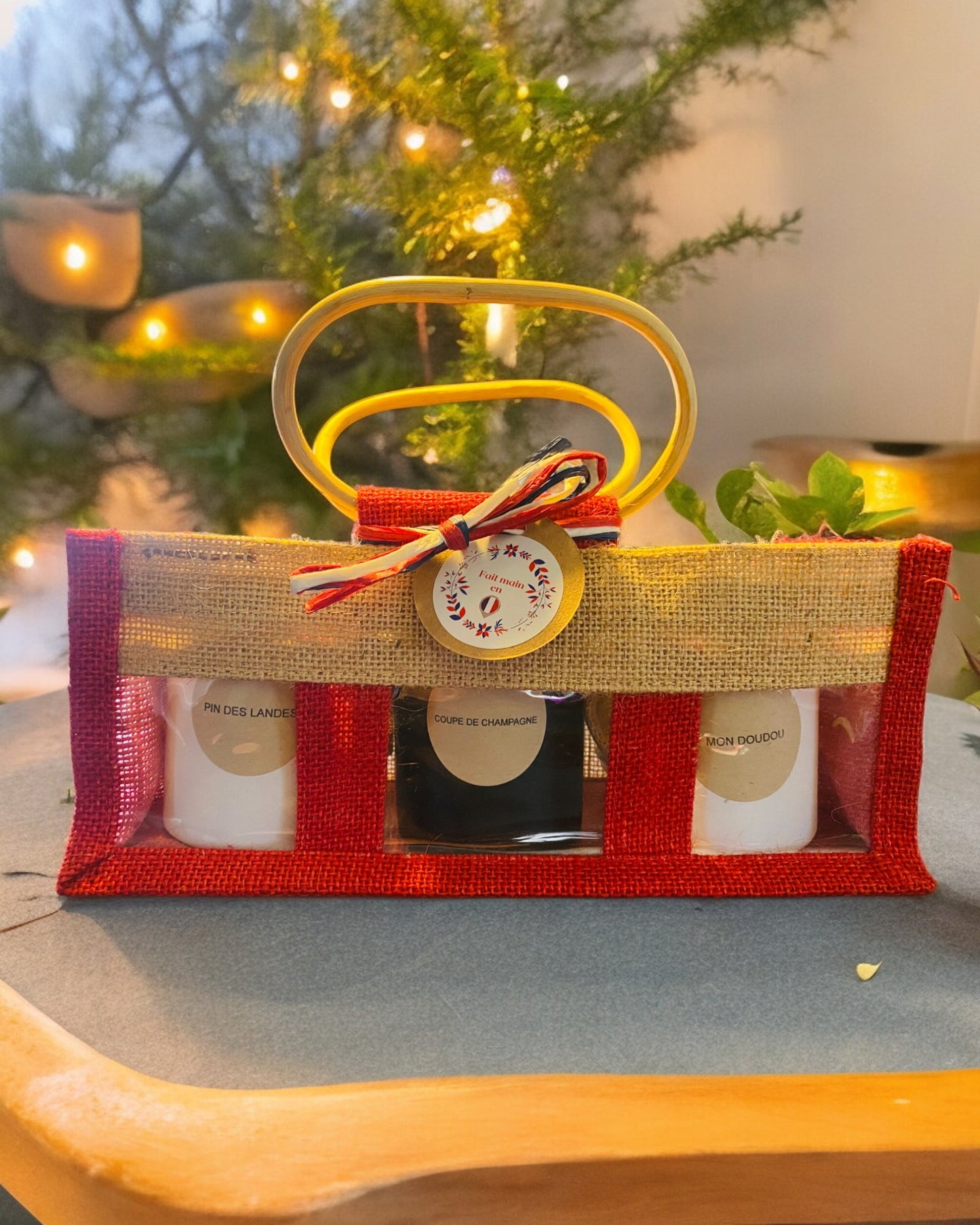Bougies parfumées Linda Luz dans un pot élégant avec couvercle en bois gravé, ambiance chaleureuse
